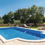 Holiday Home Pula Valtura II