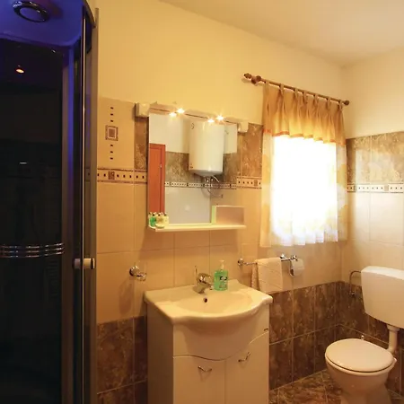 Ferienhaus Nice Home In Pula With Kitchen