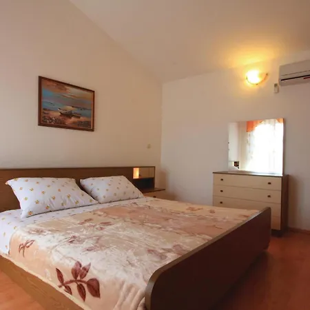 Ferienhaus Nice Home In Pula With Kitchen Valtura