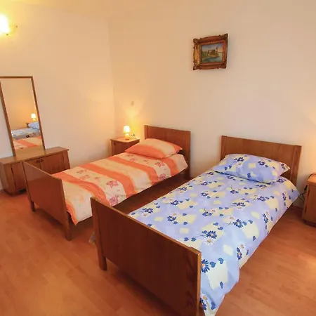 Ferienhaus Nice Home In Pula With Kitchen *
