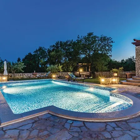 Nice Home In Pula With Kitchen *