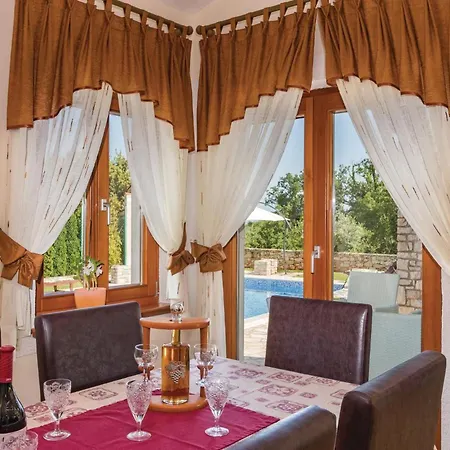 Casa de Férias Pula Ii