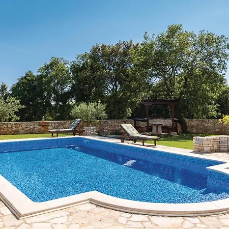 Holiday Home Pula Valtura II