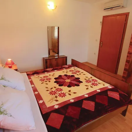 Holiday home Nice Home In Pula With Kitchen Valtura