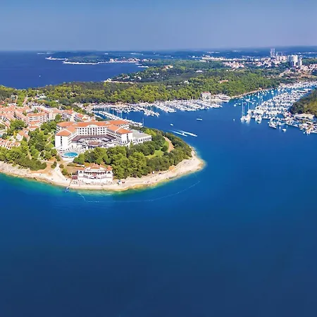 Casa de Férias Pula Ii *