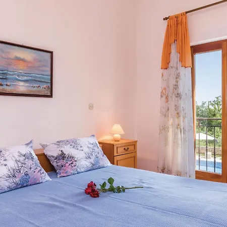 Nice Home In Pula With Kitchen Holiday home Valtura